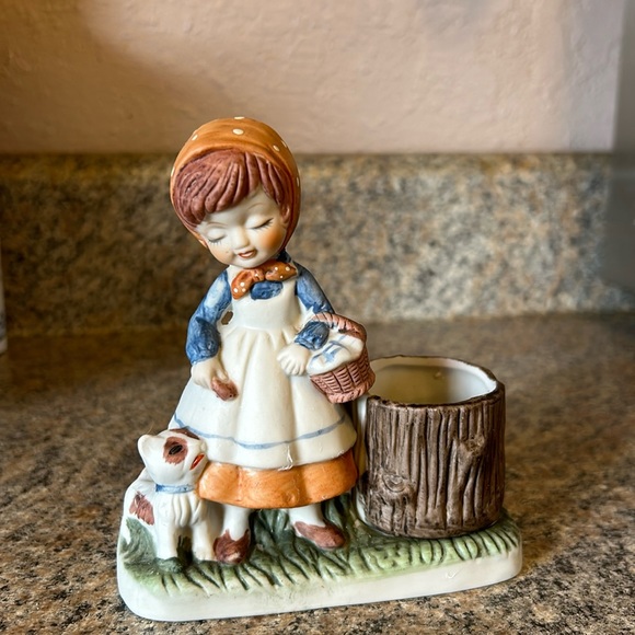 Vintage Verona Vergasi 1979 CMA Girl with a puppy Ceramic Figurine Candle Holder - Picture 1 of 9